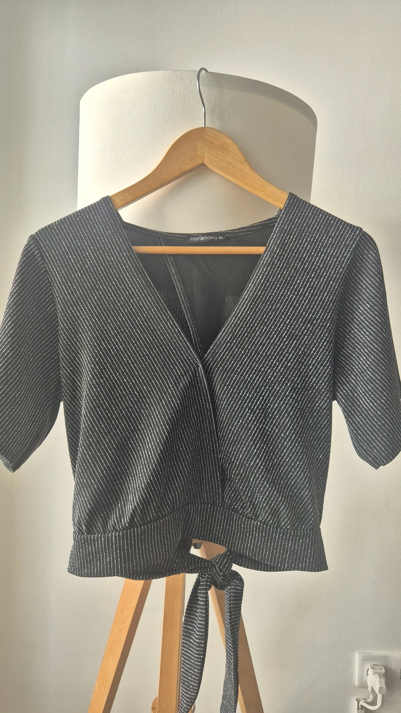 Blusa Top Preto com Brilho Terranova

As Riscas são prateadas brilhantes
